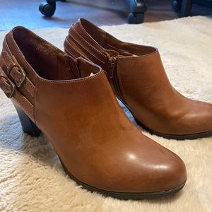 Great fall heels in great condition!